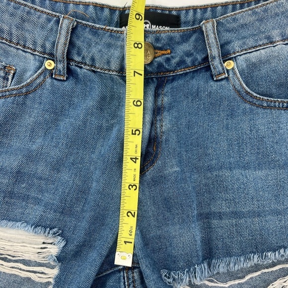 Ashley Mason 100% cotton distressed ripped medium wash denim jean shorts size 3 - Picture 6 of 8